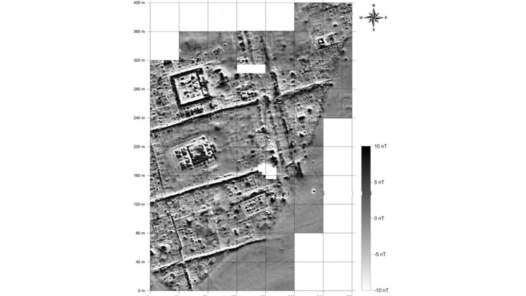 Image d'un quartier avec des bâtiments résidentiels et des temples pris avec le magnétomètre à césium. // Source : Charax Spasinou Project 2016 (Jörg Fassbinder)