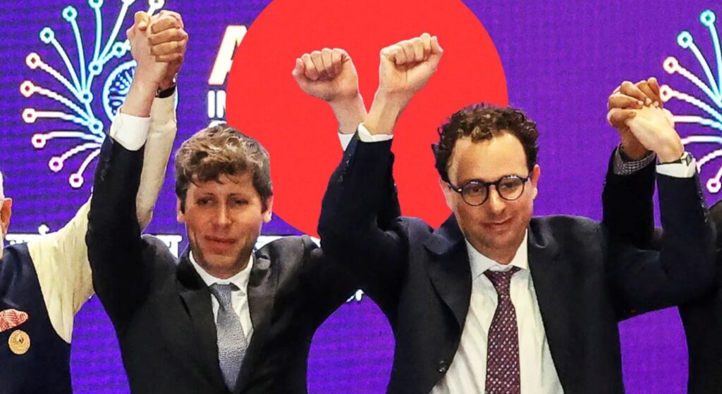 Sam Altman et Dario Amodei au Sommet indien sur l'impact de l'IA // Source : Bloomberg Sam Altman et Dario Amodei au Sommet indien sur l'impact de l'IA // Source : Bloomberg