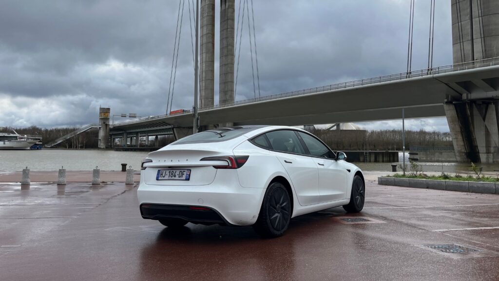 La Tesla Model 3 Propulsion (2026) à l'essai. // Source : Robin San Vicente pour Numerama La Tesla Model 3 Propulsion (2026) à l'essai. // Source : Robin San Vicente pour Numerama