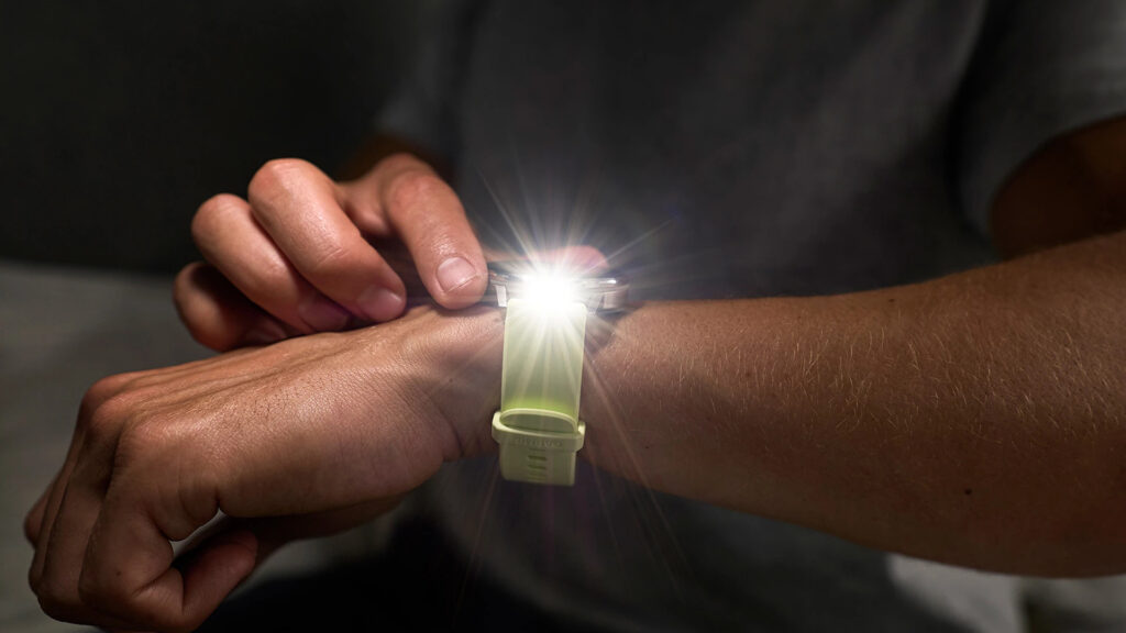 La lampe torche sur la Garmin Venu 4 est un vrai plus La lampe torche sur la Garmin Venu 4 est un vrai plus