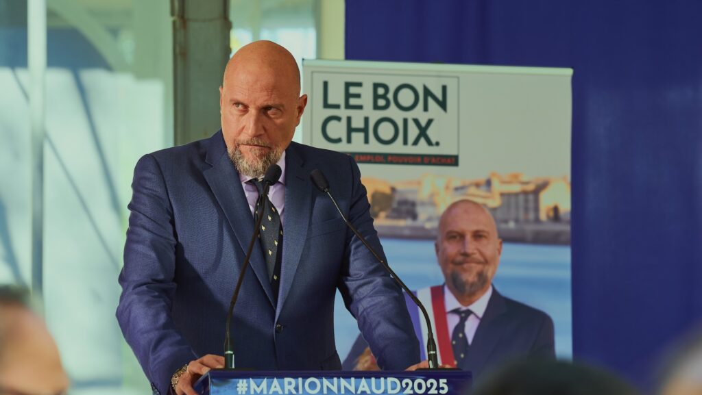 François Damiens dans Les Lionnes // Source : Netflix François Damiens dans Les Lionnes // Source : Netflix