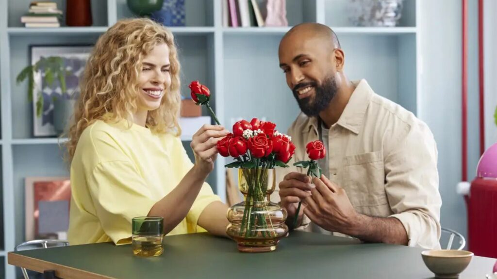 Lego Le Bouquet de Roses // Source : Lego Lego Le Bouquet de Roses // Source : Lego