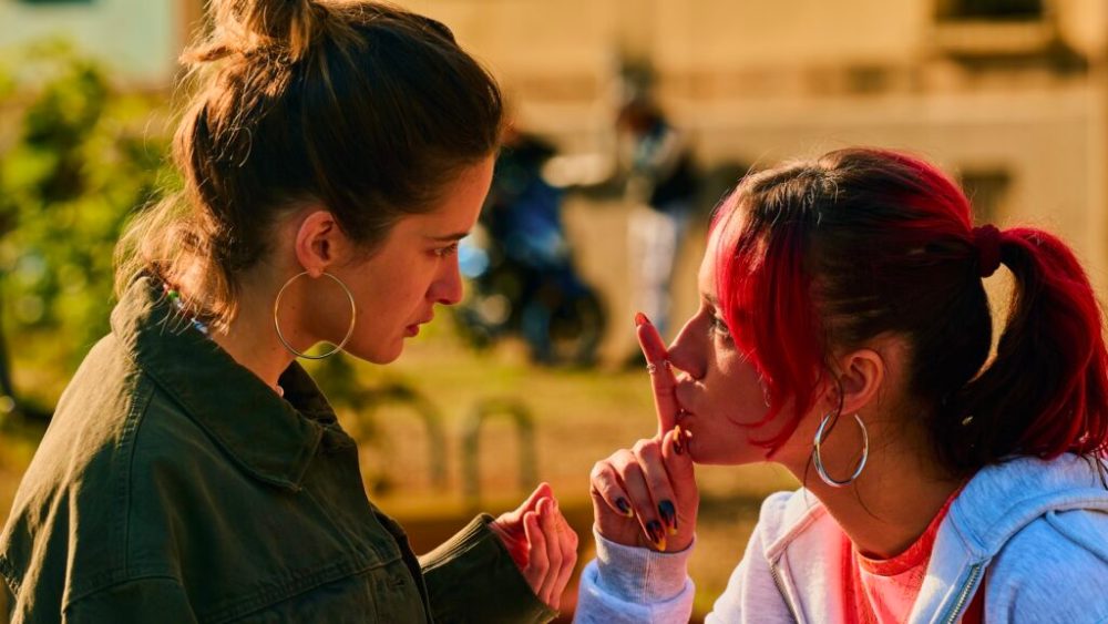 Rebecca Marder et Zoé Marchal dans Les Lionnes // Source : Netflix Rebecca Marder et Zoé Marchal dans Les Lionnes // Source : Netflix