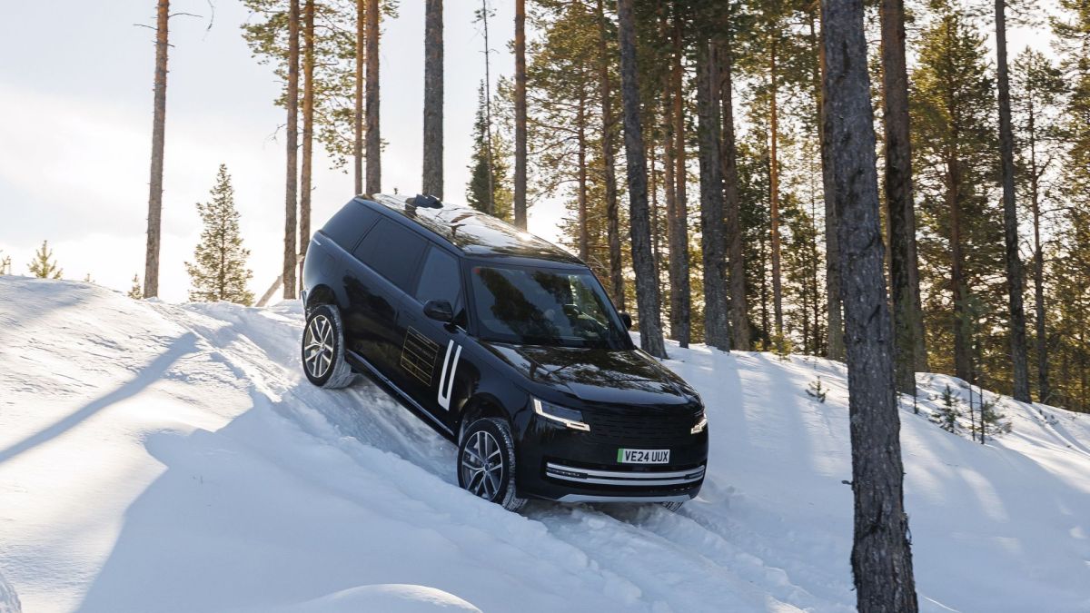 Le Range Rover électrique pendant des tests hivernaux. // Source : Land Rover