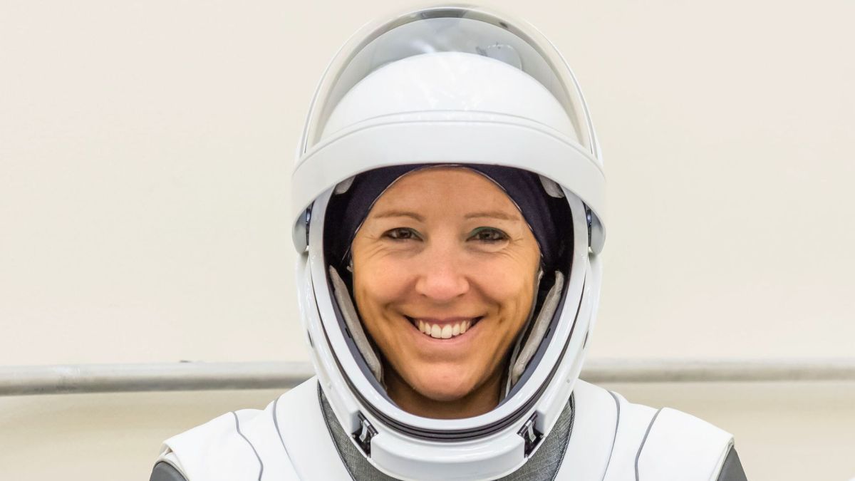 Sophie Adenot. // Source : Flickr/Nasa Johnson (photo modifiée) Sophie Adenot. // Source : Flickr/Nasa Johnson (photo modifiée)