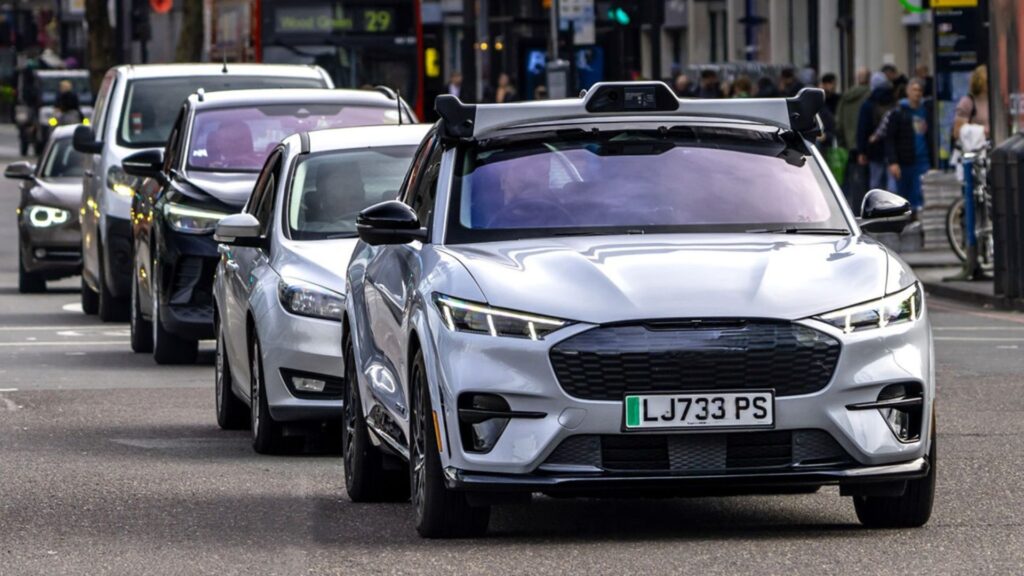 Le taxi autonome de Wayve. // Source : Wayve Le taxi autonome de Wayve. // Source : Wayve