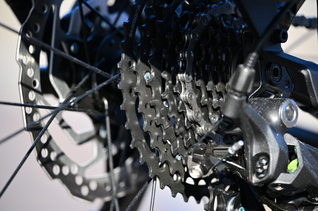 La transmission Shimano CUES à 10 vitesses est fluide. // Source : Jérémy FDIDA La transmission Shimano CUES à 10 vitesses est fluide. // Source : Jérémy FDIDA