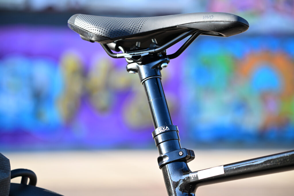 La selle est télescopique mais pas suspendue. // Source : Jérémy FDIDA La selle est télescopique mais pas suspendue. // Source : Jérémy FDIDA