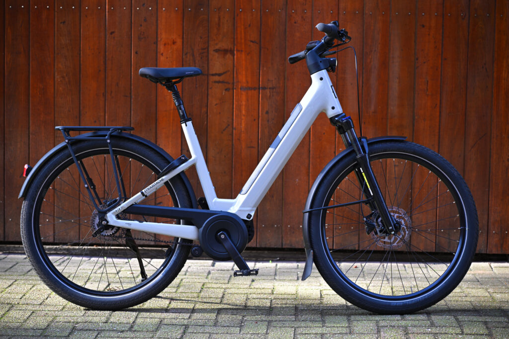 La version semi-rigide est moins cher et peut recevoir une batterie de 200Wh de plus. // Source : Jérémy FDIDA La version semi-rigide est moins cher et peut recevoir une batterie de 200Wh de plus. // Source : Jérémy FDIDA