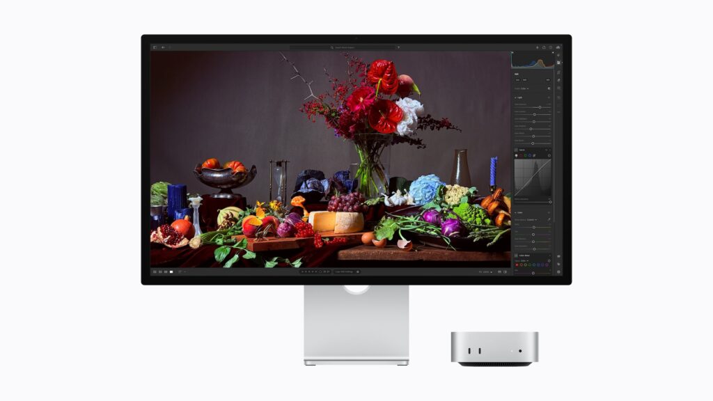 Apple Studio Display et Mac mini // Source : Apple Apple Studio Display et Mac mini // Source : Apple