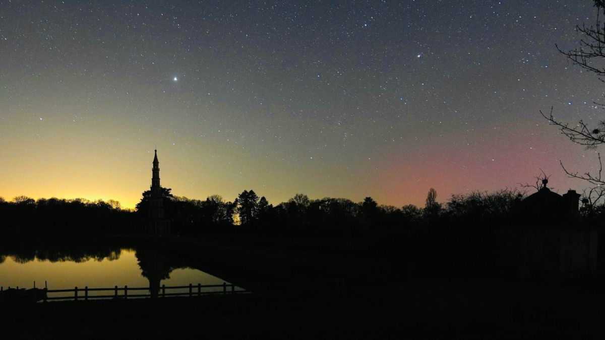 Aurores boréales dans la nuit du 20 au 21 mars 2026. // Source : Via X @XploraSpace (image recadrée) Aurores boréales dans la nuit du 20 au 21 mars 2026. // Source : Via X @XploraSpace (image recadrée)