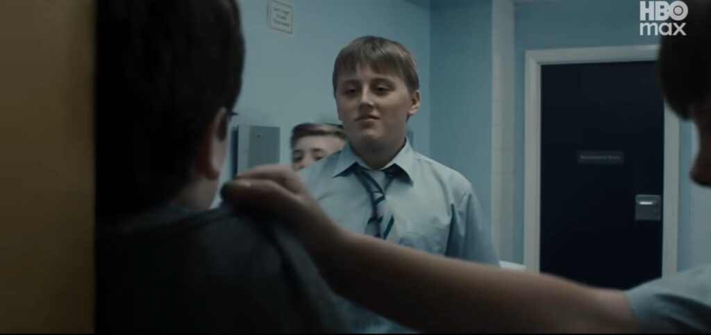 Harry Potter se fait harceler dans son école de Moldus // Source : HBO Max Harry Potter se fait harceler dans son école de Moldus // Source : HBO Max