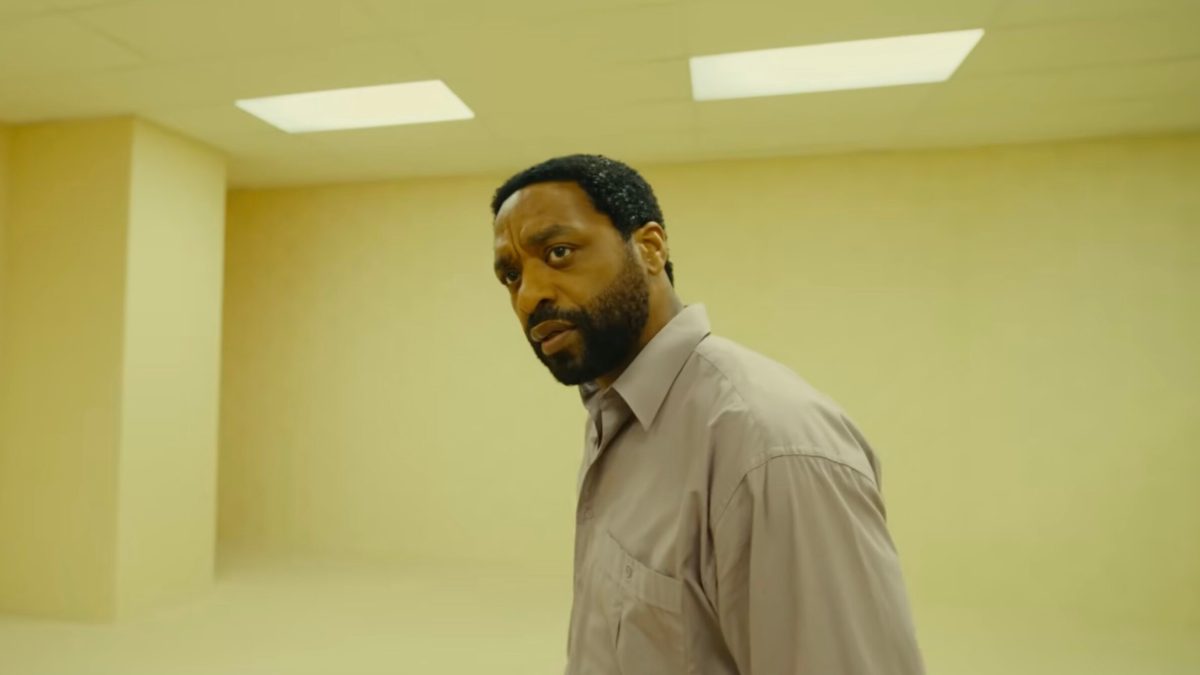 Clack entre pour la première fois dans les Backrooms // Source : A24 Clack entre pour la première fois dans les Backrooms // Source : A24