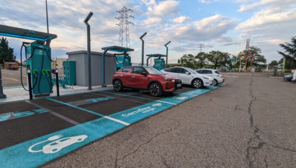 Station de recharge Carrefour Energie // Source : Raphaelle Baut pour Numerama