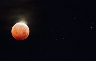 Éclipse de Lune. // Source : Flickr/CC/Derrick Story (image recadrée) Éclipse de Lune. // Source : Flickr/CC/Derrick Story (image recadrée)