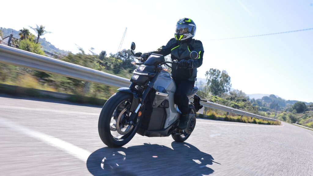 La Honda WN7 à l'essai. // Source : Honda pour Numerama La Honda WN7 à l'essai. // Source : Honda pour Numerama