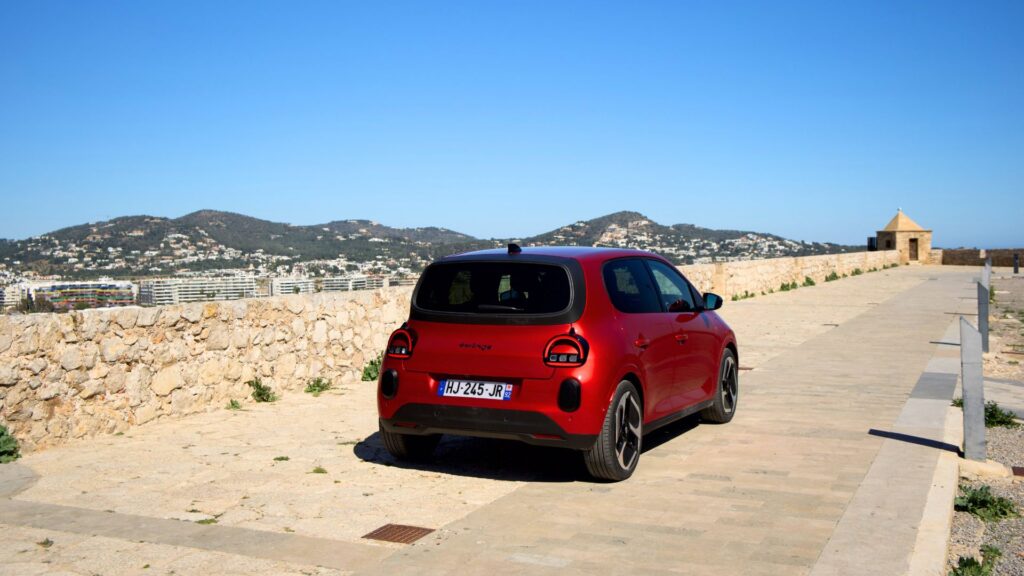 La Renault Twingo E-Tech à l'essai // Source : Robin San Vicente pour Numerama La Renault Twingo E-Tech à l'essai // Source : Robin San Vicente pour Numerama