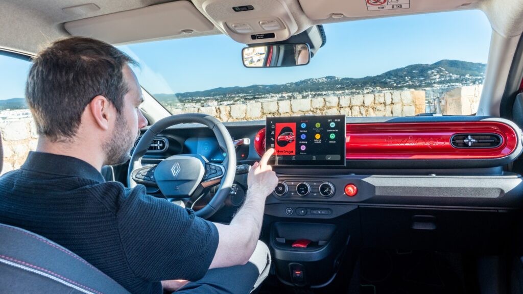La Renault Twingo E-Tech à l'essai // Source : Bruno De Faria Lopes pour Numerama La Renault Twingo E-Tech à l'essai // Source : Bruno De Faria Lopes pour Numerama