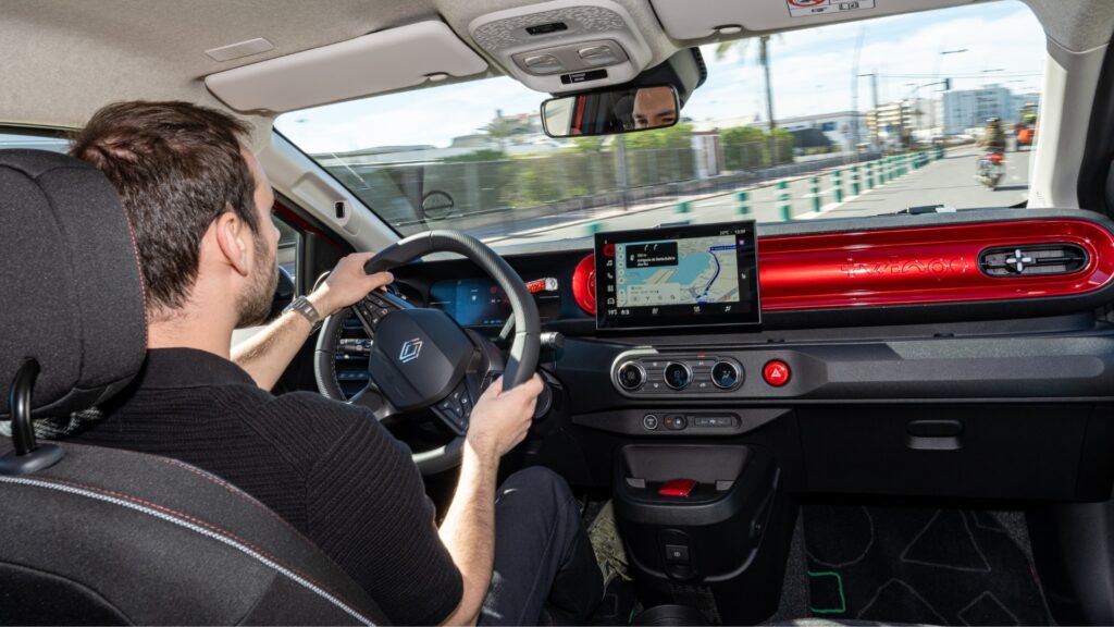 La Renault Twingo E-Tech à l'essai // Source : Bruno De Faria Lopes pour Numerama La Renault Twingo E-Tech à l'essai // Source : Bruno De Faria Lopes pour Numerama