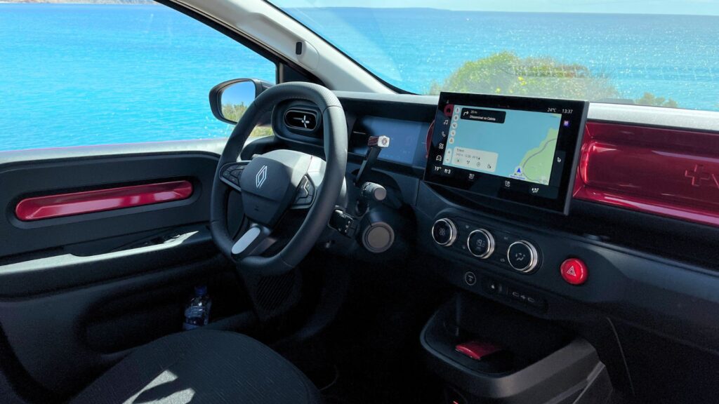 La Renault Twingo E-Tech à l'essai // Source : Robin San Vicente pour Numerama La Renault Twingo E-Tech à l'essai // Source : Robin San Vicente pour Numerama
