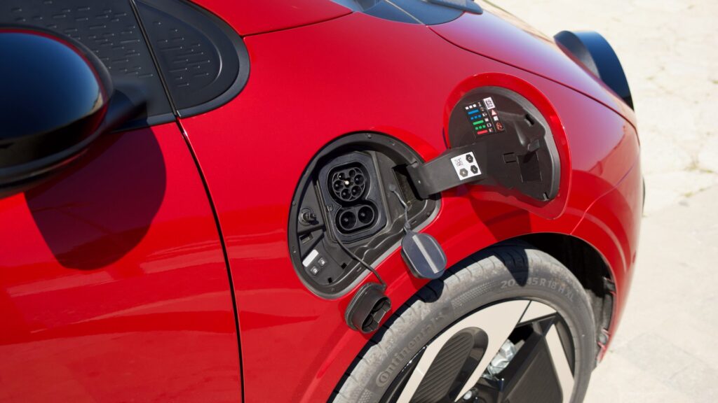 La Renault Twingo E-Tech à l'essai // Source : Robin San Vicente pour Numerama La Renault Twingo E-Tech à l'essai // Source : Robin San Vicente pour Numerama