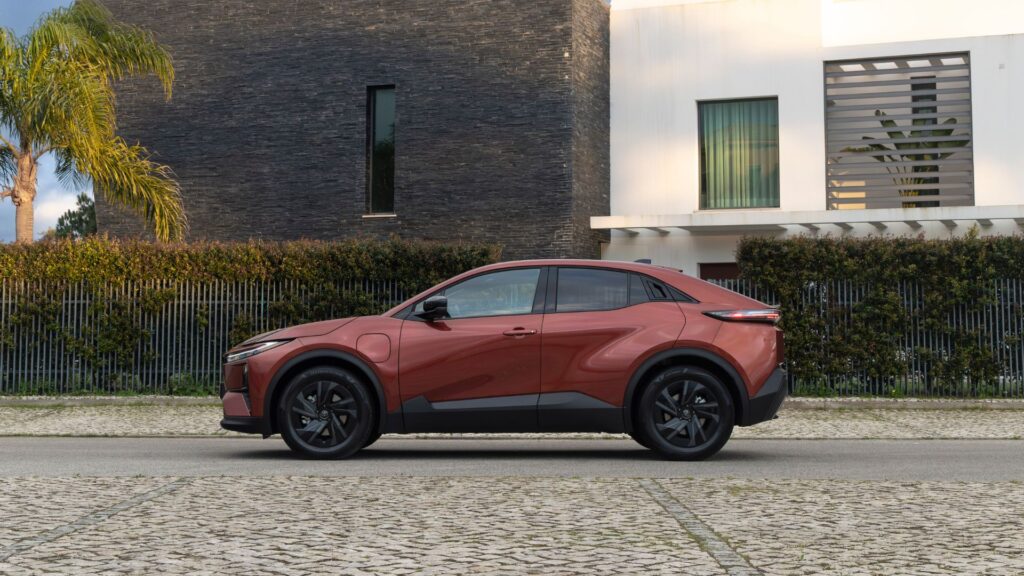 Le Toyota C-HR+ à l'essai. // Source : Toyota Le Toyota C-HR+ à l'essai. // Source : Toyota