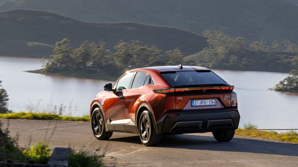 Le Toyota C-HR+ à l'essai // Source : Denis Meunier pour Numerama Le Toyota C-HR+ à l'essai // Source : Denis Meunier pour Numerama