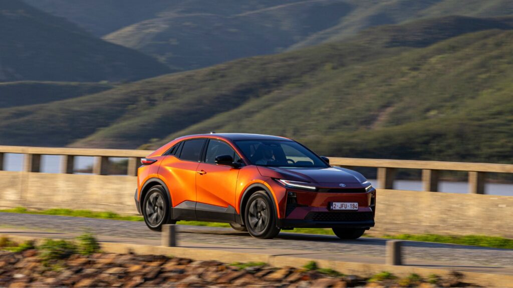 Le Toyota C-HR+ à l'essai // Source : Denis Meunier pour Numerama Le Toyota C-HR+ à l'essai // Source : Denis Meunier pour Numerama