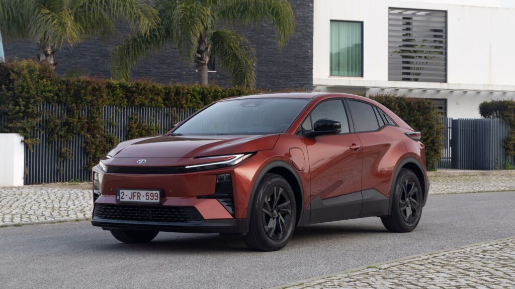 Le Toyota C-HR+ à l'essai. // Source : Toyota Le Toyota C-HR+ à l'essai. // Source : Toyota
