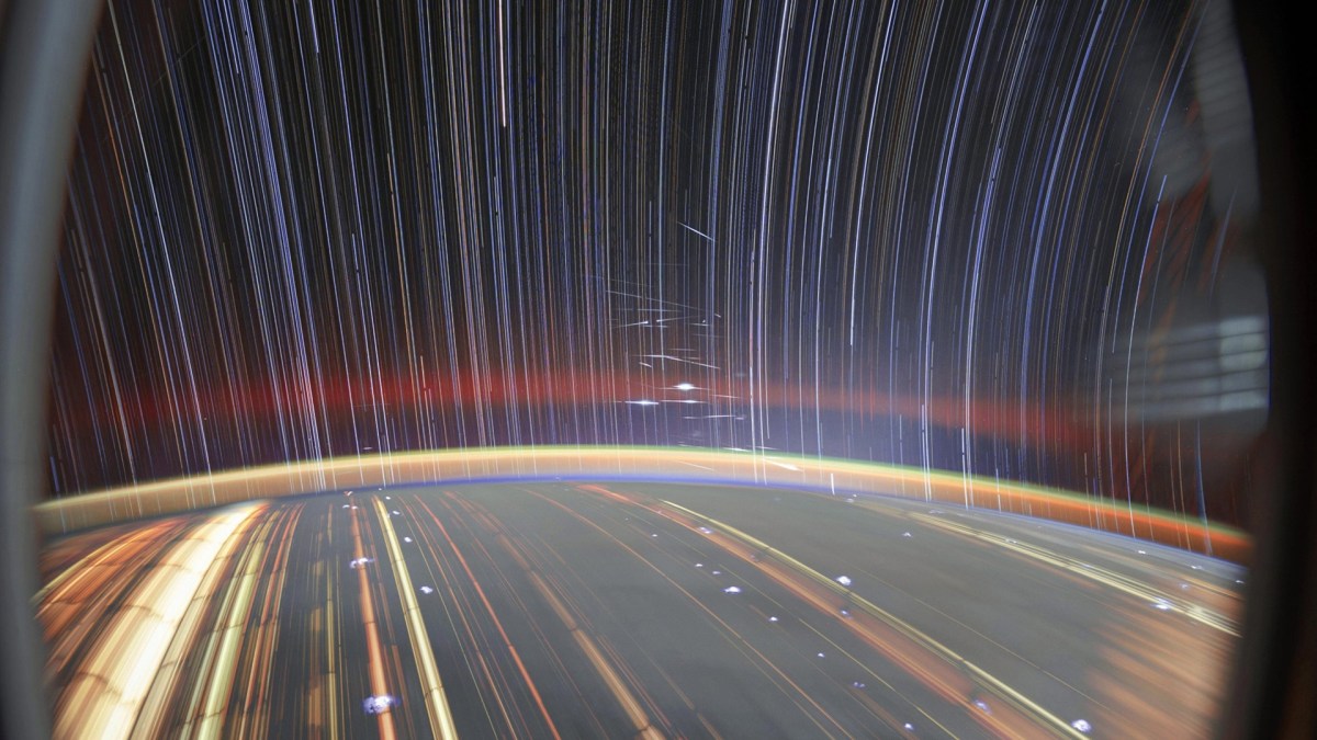 Les satellites Starlink vus depuis l'ISS. Source : X/@astro_Pettit Les satellites Starlink vus depuis l'ISS. Source : X/@astro_Pettit