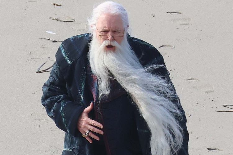 Dumbledore qui est incarné par John Lithgow // Source : Dean / Click News / SplashNews.com Dumbledore qui est incarné par John Lithgow // Source : Dean / Click News / SplashNews.com