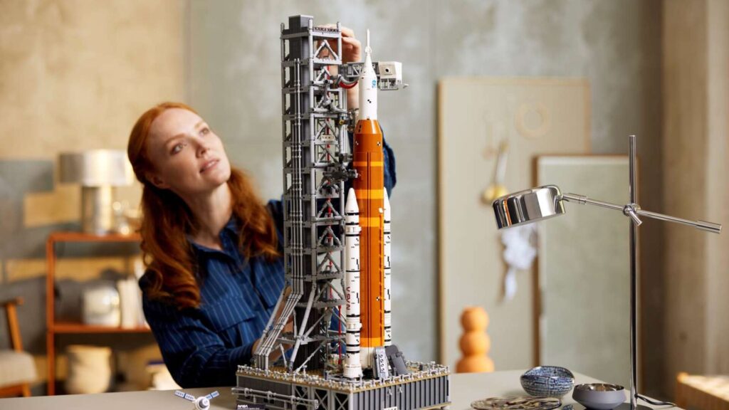 Le Système de Lancement Spatial d’Artemis de la NASA // Source : Lego Le Système de Lancement Spatial d’Artemis de la NASA // Source : Lego