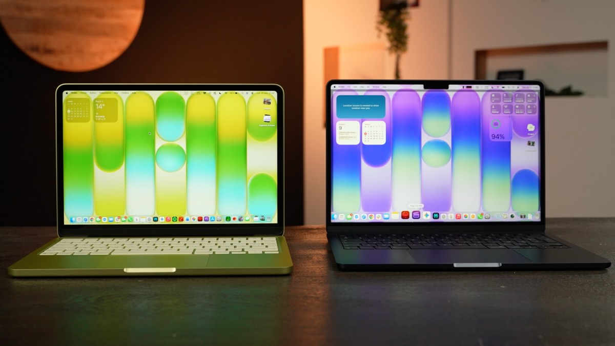 MacBook Neo et MacBook Air 13". Le second est un peu plus grand, mais les dimensions sont très semblables. // Source : Alfred Tertrais - Numerama