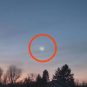 Le météore du 8 mars 2026. // Source : Capture YouTube AllSky7 ; annotation Numerama Le météore du 8 mars 2026. // Source : Capture YouTube AllSky7 ; annotation Numerama