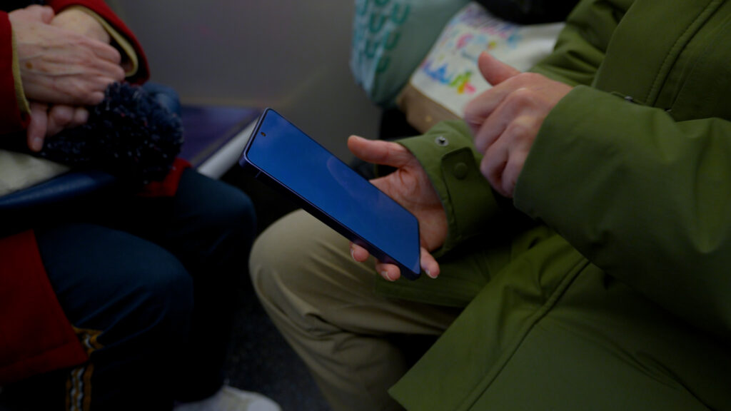 Le Privacy Display activé : on ne voit rien sur le côté. Le Privacy Display activé : on ne voit rien sur le côté.