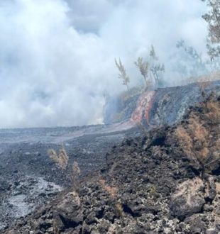 Formation de la plateforme, avec la rencontre de la lave et de l'océan. // Source : Via Facebook, Observatoire Volcanologique du Piton de la Fournaise Formation de la plateforme, avec la rencontre de la lave et de l'océan. // Source : Via Facebook, Observatoire Volcanologique du Piton de la Fournaise