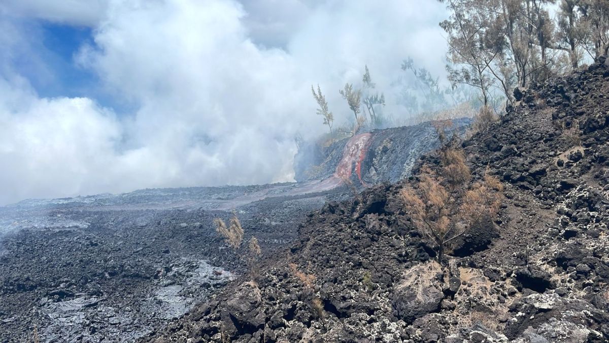 Formation de la plateforme, avec la rencontre de la lave et de l'océan. // Source : Via Facebook, Observatoire Volcanologique du Piton de la Fournaise Formation de la plateforme, avec la rencontre de la lave et de l'océan. // Source : Via Facebook, Observatoire Volcanologique du Piton de la Fournaise