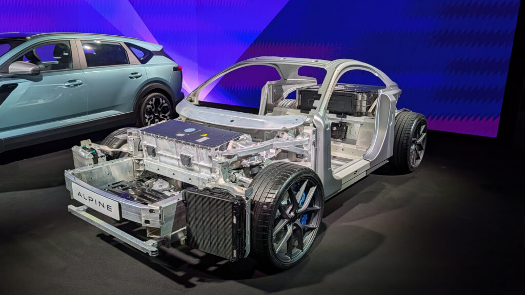 De nouvelles plateformes électriques chez Renault // Source : Raphaelle Baut pour Numerama De nouvelles plateformes électriques chez Renault // Source : Raphaelle Baut pour Numerama