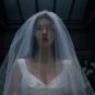 Camila Morrone brille en mariée maudite dans la série Un très mauvais pressentiment. // Source : Netflix Camila Morrone brille en mariée maudite dans la série Un très mauvais pressentiment. // Source : Netflix