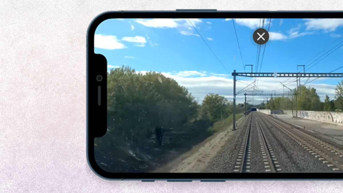 Vue cabine d'un TGV. // Source : TGV Inoui/SNCF ; montage Numerama