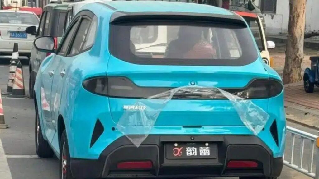 Les chinois ont renommé cette Yunlei comme la Redmi SU7 // Source : Carnewschina Les chinois ont renommé cette Yunlei comme la Redmi SU7 // Source : Carnewschina