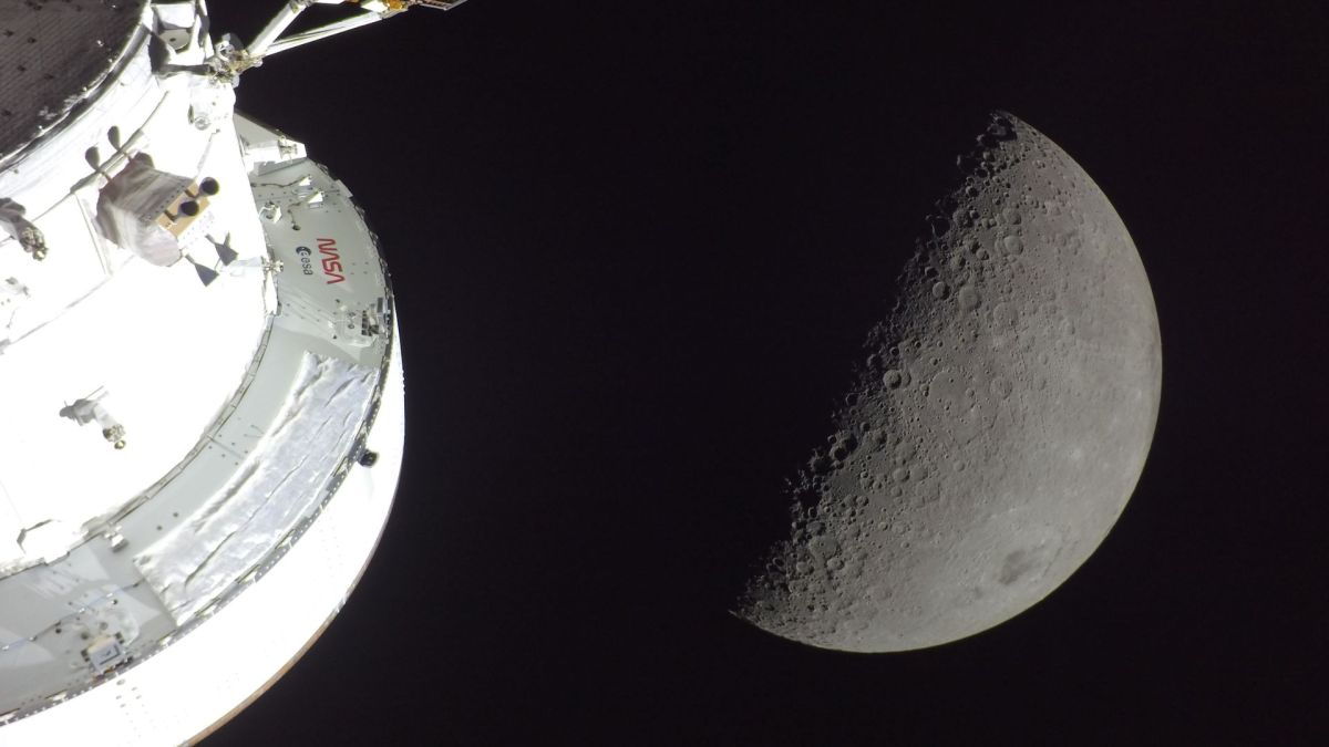 Artémis II avec une vue imprenable sur la Lune. // Source : Flickr/Nasa Johnson (image recadrée) Artémis II avec une vue imprenable sur la Lune. // Source : Flickr/Nasa Johnson (image recadrée)