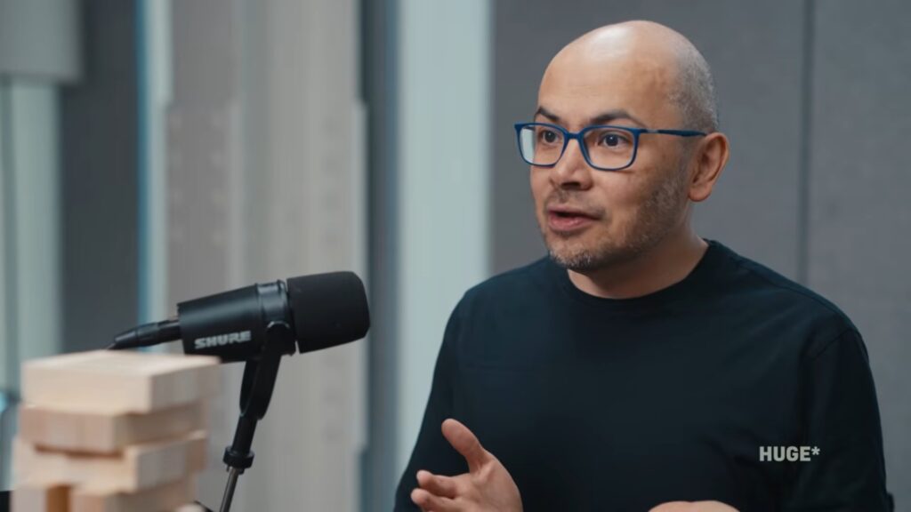 Demis Hassabis lors d'un podcast. // Source : Capture YouTube Demis Hassabis lors d'un podcast. // Source : Capture YouTube