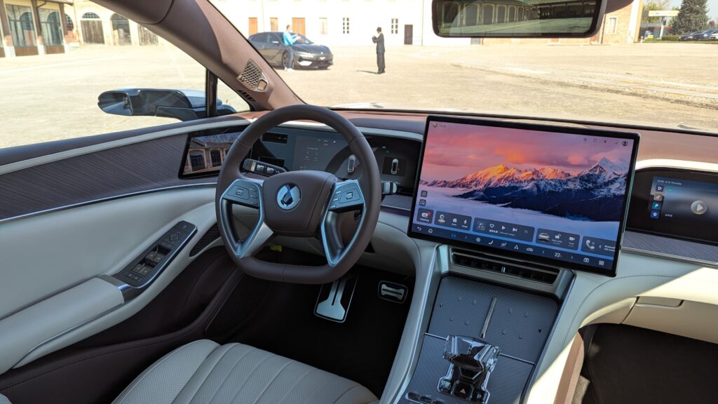 Intérieur de la Denza Z9GT (2025) // Source : Raphaelle Baut pour Numerama