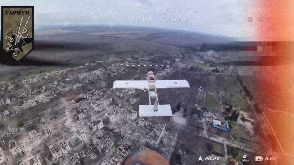 Fusil contre drone // Source : montage Numerama Fusil contre drone // Source : montage Numerama