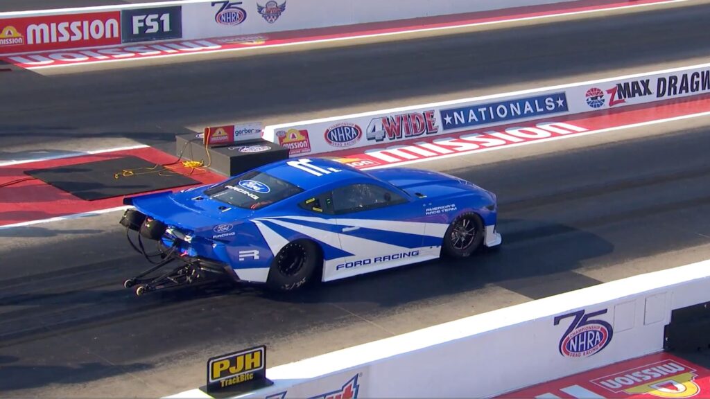 La Ford Mustang Cobra Jet 2200. // Source : NHRA La Ford Mustang Cobra Jet 2200. // Source : NHRA