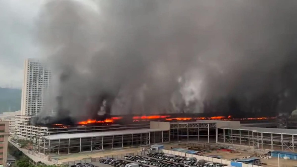 Incendie dans un bâtiment du siège BYD // Source : Capture vidéo sur Weibo Incendie dans un bâtiment du siège BYD // Source : Capture vidéo sur Weibo