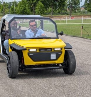 Lancement quadricycle Ipop // Source : Raphaelle Baut pour Numerama Lancement quadricycle Ipop // Source : Raphaelle Baut pour Numerama