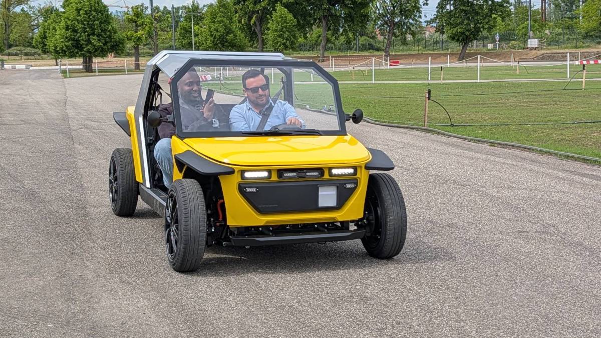 Lancement quadricycle Ipop // Source : Raphaelle Baut pour Numerama Lancement quadricycle Ipop // Source : Raphaelle Baut pour Numerama