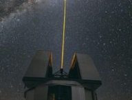 Un laser émis par le VLT pour observer la Voie Lactée. // Source : ESO